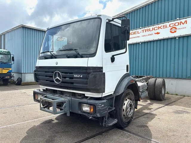Mercedes-Benz SK 1824 4x2 FULL STEEL SUSPENSION CHASSIS (MANUAL GEARBOX / REDUCTION AXLE / FULL STEEL SUSPENSION) - Вантажівка шасі: фото 1 Mercedes-Benz SK 1824 4x2 FULL STEEL SUSPENSION CHASSIS (MANUAL GEARBOX / REDUCTION AXLE / FULL STEEL SUSPENSION) - Вантажівка шасі: фото 1