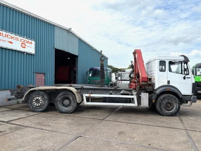 Mercedes-Benz SK 2527 6x2 HOOK-ARM SYSTEM WITH HMF CRANE (V6 ENGINE / ZF MANUAL GEARBOX / REDUCTION AXLE / STEEL SUSPENSION / P.T.O.) - Гаковий мультиліфт вантажівка, Вантажівка з маніпулятором: фото 4 Mercedes-Benz SK 2527 6x2 HOOK-ARM SYSTEM WITH HMF CRANE (V6 ENGINE / ZF MANUAL GEARBOX / REDUCTION AXLE / STEEL SUSPENSION / P.T.O.) - Гаковий мультиліфт вантажівка, Вантажівка з маніпулятором: фото 4