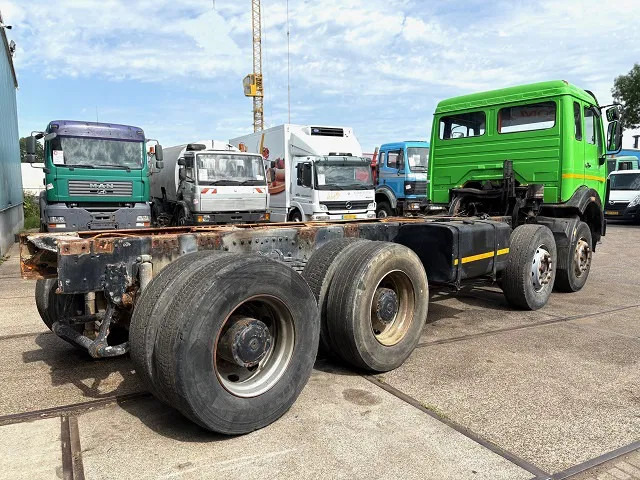 Mercedes-Benz SK 3335K 8x4 FULL STEEL CHASSIS (ZF16 MANUAL GEARBOX / RETARDER / FULL STEEL SUSPENSION / REDUCTION AXLES) - Вантажівка шасі: фото 3 Mercedes-Benz SK 3335K 8x4 FULL STEEL CHASSIS (ZF16 MANUAL GEARBOX / RETARDER / FULL STEEL SUSPENSION / REDUCTION AXLES) - Вантажівка шасі: фото 3
