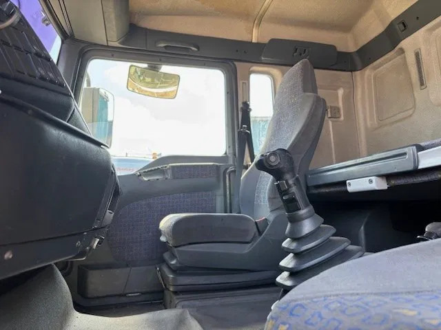 Тягач MAN TGA 18.410 BLS XL (6-CILINDERHEADS) (ZF16 MANUAL GEARBOX / ZF-INTARDER / P.T.O.): фото 8 Тягач MAN TGA 18.410 BLS XL (6-CILINDERHEADS) (ZF16 MANUAL GEARBOX / ZF-INTARDER / P.T.O.): фото 8