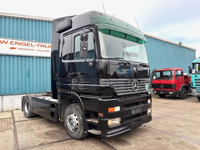 Mercedes-Benz Actros 1840 LS (MP1) 4x2 MEGASPACE (EPS WITH CLUTCH (3 PEDALS) / RETARDER / AIRCONDITIONING) - Тягач: фото 2 Mercedes-Benz Actros 1840 LS (MP1) 4x2 MEGASPACE (EPS WITH CLUTCH (3 PEDALS) / RETARDER / AIRCONDITIONING) - Тягач: фото 2