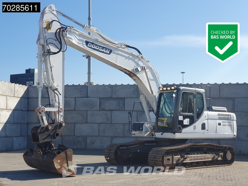 Doosan DX225 LC-3 3 BUCKETS - Гусеничний екскаватор: фото 1 Doosan DX225 LC-3 3 BUCKETS - Гусеничний екскаватор: фото 1