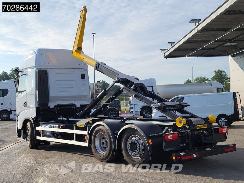 Iveco X-Way 580 6X2 NEW Palfinger PHT20SLD5 Hooklift Lift+steering Axle Automatic Navi ACC LED - Гаковий мультиліфт вантажівка: фото 2 Iveco X-Way 580 6X2 NEW Palfinger PHT20SLD5 Hooklift Lift+steering Axle Automatic Navi ACC LED - Гаковий мультиліфт вантажівка: фото 2