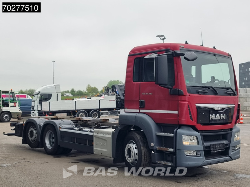 MAN TGS 26.320 6X2 BDF ADR Lift+lenkasche Automatic Euro 6 - Контейнеровоз/ Змінний кузов вантажівка: фото 3 MAN TGS 26.320 6X2 BDF ADR Lift+lenkasche Automatic Euro 6 - Контейнеровоз/ Змінний кузов вантажівка: фото 3