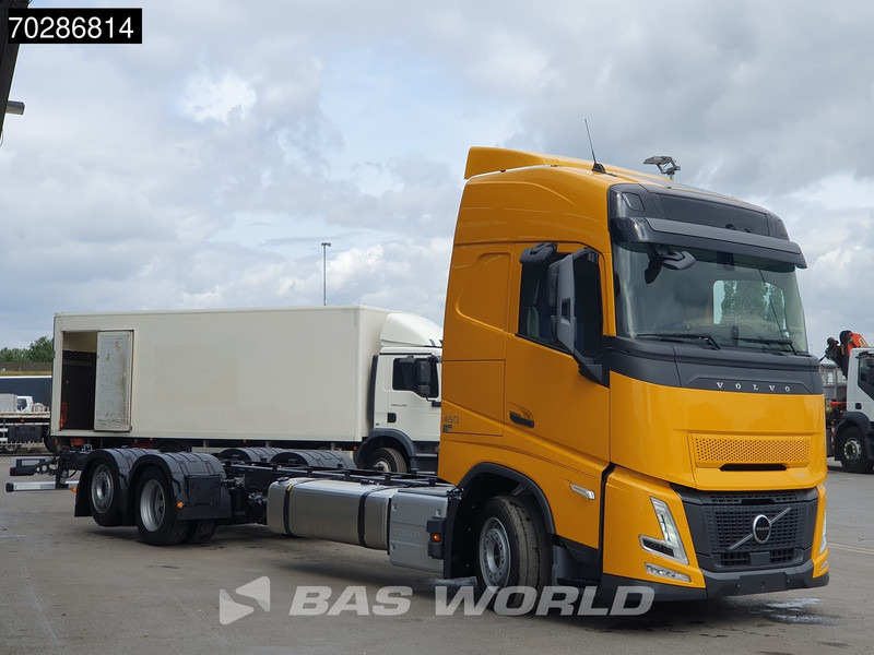 Volvo FH 460 6X2 NEW chassis! Full air Suspension Lift-Axle Navi ACC LED Euro 6 - Вантажівка шасі: фото 3 Volvo FH 460 6X2 NEW chassis! Full air Suspension Lift-Axle Navi ACC LED Euro 6 - Вантажівка шасі: фото 3