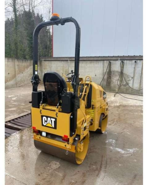 Caterpillar CB1.7 - Дорожній каток: фото 4 Caterpillar CB1.7 - Дорожній каток: фото 4