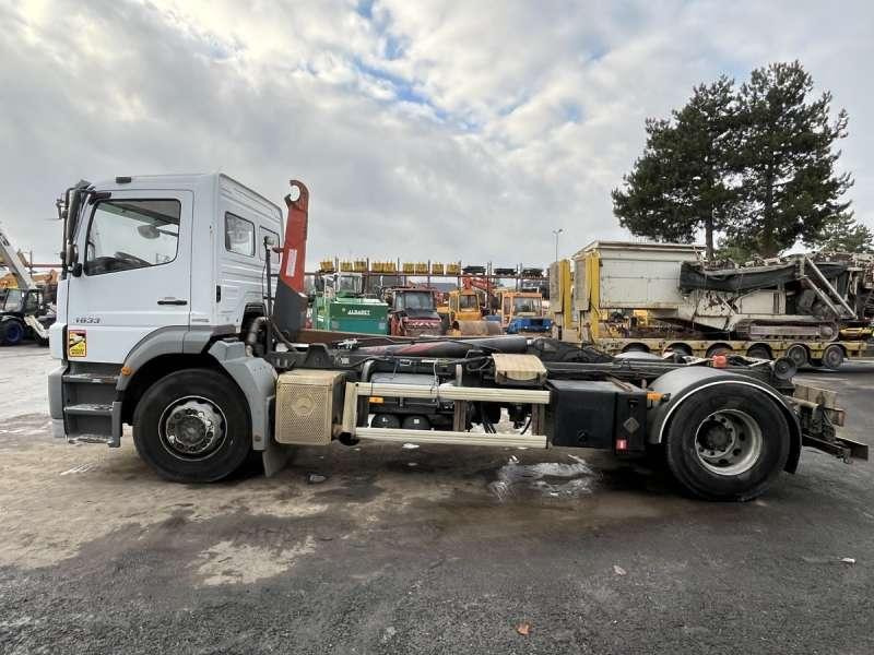 Mercedes AXOR 1833 - Гаковий мультиліфт вантажівка: фото 4 Mercedes AXOR 1833 - Гаковий мультиліфт вантажівка: фото 4