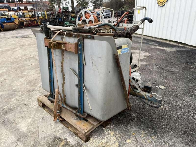 Tecnoma CUVE DE TRAITEMENT PHYTO - Обприскувач навісний: фото 2 Tecnoma CUVE DE TRAITEMENT PHYTO - Обприскувач навісний: фото 2