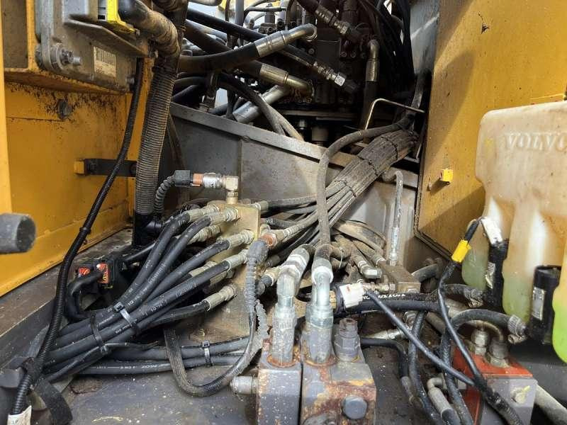 Гусеничний екскаватор Volvo EC220DL: фото 38