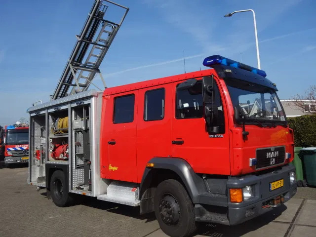 MAN 15 224-with winch 2500liter tank manual gearbox ,ziegler pomp - Пожежна машина: фото 1 MAN 15 224-with winch 2500liter tank manual gearbox ,ziegler pomp - Пожежна машина: фото 1