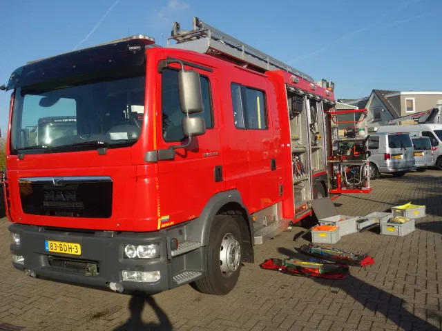 MAN TGM 15.250 FIRE TRUCK,2000 LITER TANK, FOAM TANK, AIRCO,WITH EQUIPMENT - Пожежна машина: фото 1 MAN TGM 15.250 FIRE TRUCK,2000 LITER TANK, FOAM TANK, AIRCO,WITH EQUIPMENT - Пожежна машина: фото 1