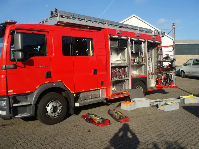 MAN TGM 15.250 FIRE TRUCK,2000 LITER TANK, FOAM TANK, AIRCO,WITH EQUIPMENT - Пожежна машина: фото 2 MAN TGM 15.250 FIRE TRUCK,2000 LITER TANK, FOAM TANK, AIRCO,WITH EQUIPMENT - Пожежна машина: фото 2