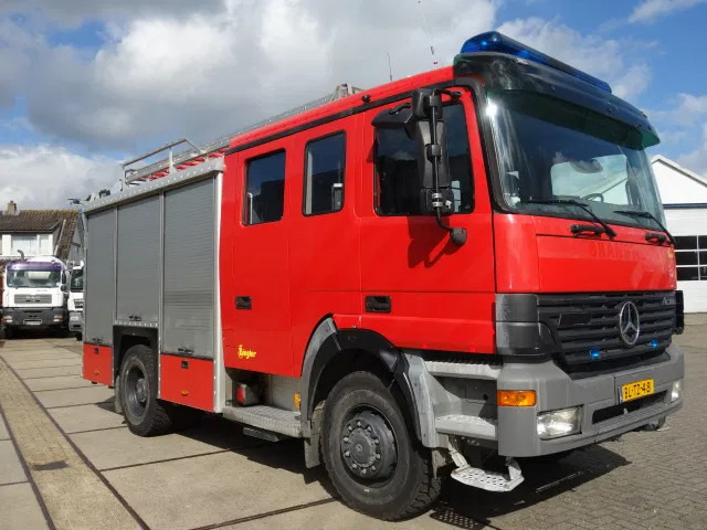 Mercedes-Benz Actros 1831 4X4 ZIEGLER BOMBEROS POMP,2500 L TANK - Пожежна машина: фото 2 Mercedes-Benz Actros 1831 4X4 ZIEGLER BOMBEROS POMP,2500 L TANK - Пожежна машина: фото 2