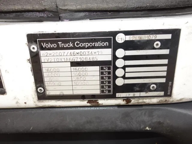 Volvo FL FL250 isothermic box - Вантажівка з закритим кузовом: фото 3 Volvo FL FL250 isothermic box - Вантажівка з закритим кузовом: фото 3