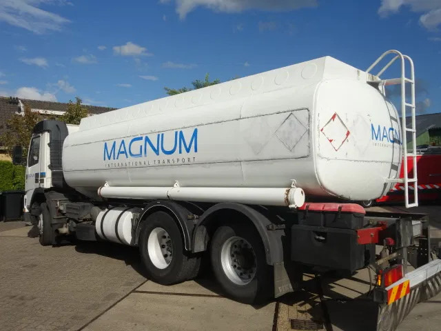 Volvo FM 250 STEELSPRINGS 18000LITERTANK MANUALE FUEL PUMP - Вантажівка цистерна: фото 2 Volvo FM 250 STEELSPRINGS 18000LITERTANK MANUALE FUEL PUMP - Вантажівка цистерна: фото 2