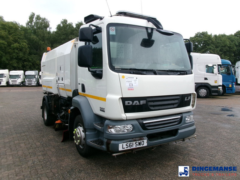 DAF LF 55.220 4x2 Scarab sweeper - Підмітально-прибиральна машина: фото 2 DAF LF 55.220 4x2 Scarab sweeper - Підмітально-прибиральна машина: фото 2