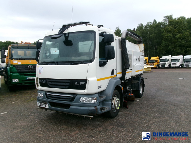 DAF LF 55.220 4x2 Scarab sweeper - Підмітально-прибиральна машина: фото 1 DAF LF 55.220 4x2 Scarab sweeper - Підмітально-прибиральна машина: фото 1
