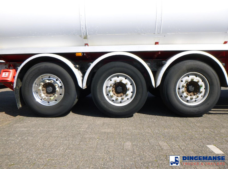 Lakeland Fuel tank alu 42.8 m3 / 6 comp - Напівпричіп цистерна: фото 5 Lakeland Fuel tank alu 42.8 m3 / 6 comp - Напівпричіп цистерна: фото 5