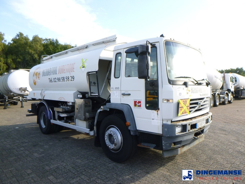 Volvo FL 250 4x2 fuel tank 14.7 m3 / 4 comp - Вантажівка цистерна: фото 2 Volvo FL 250 4x2 fuel tank 14.7 m3 / 4 comp - Вантажівка цистерна: фото 2