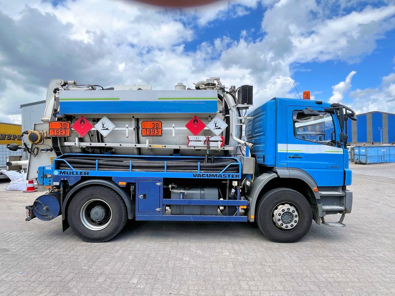 Mercedes-Benz Axor 1833 Müller 9,5m³ Saug u.Druck+HD-Spül +ADR - Асенізатори: фото 1 Mercedes-Benz Axor 1833 Müller 9,5m³ Saug u.Druck+HD-Spül +ADR - Асенізатори: фото 1