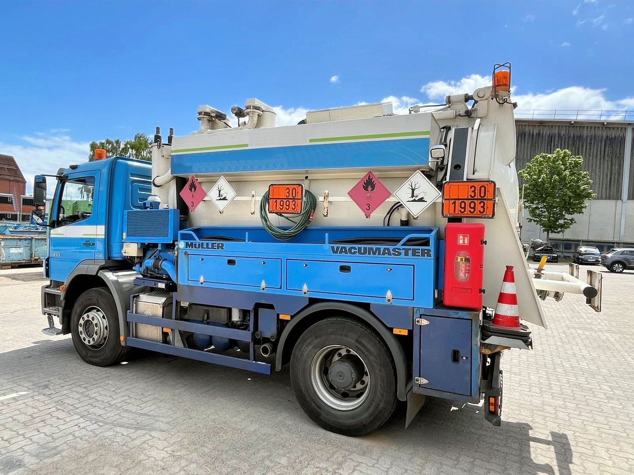 Mercedes-Benz Axor 1833 Müller 9,5m³ Saug u.Druck+HD-Spül +ADR - Асенізатори: фото 2 Mercedes-Benz Axor 1833 Müller 9,5m³ Saug u.Druck+HD-Spül +ADR - Асенізатори: фото 2