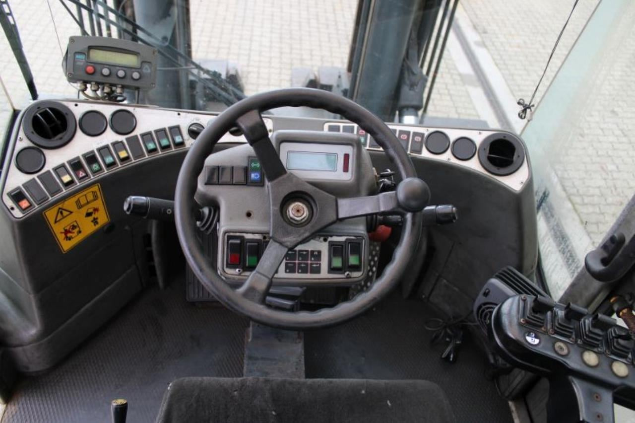 Kalmar DCD160-12 - Дизельний навантажувач: фото 4 Kalmar DCD160-12 - Дизельний навантажувач: фото 4