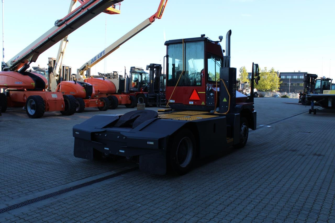 Kalmar T2I 4X2 - Термінальний трактор: фото 3 Kalmar T2I 4X2 - Термінальний трактор: фото 3