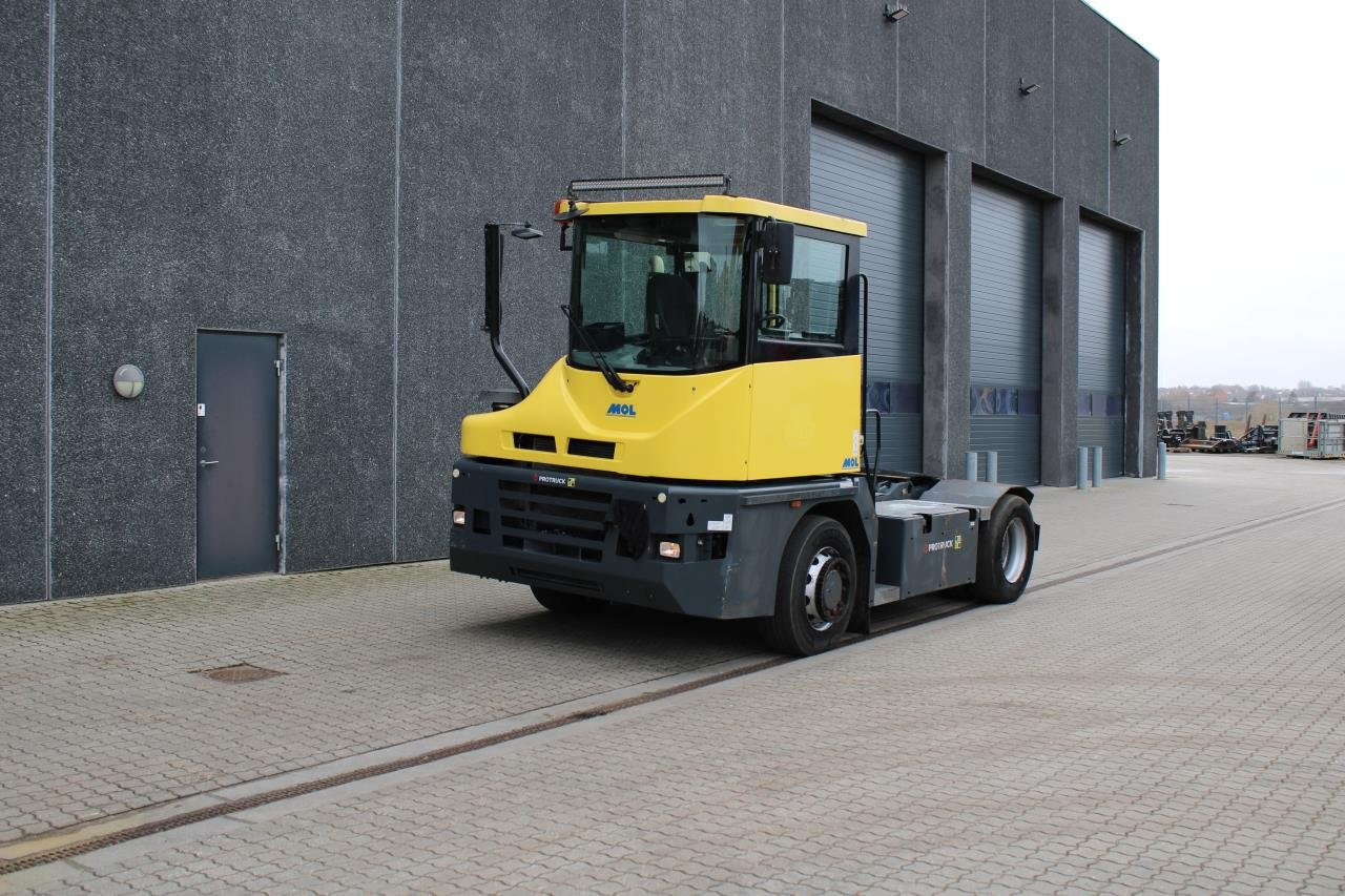 MOL RM255 4X4 - Термінальний трактор: фото 2 MOL RM255 4X4 - Термінальний трактор: фото 2