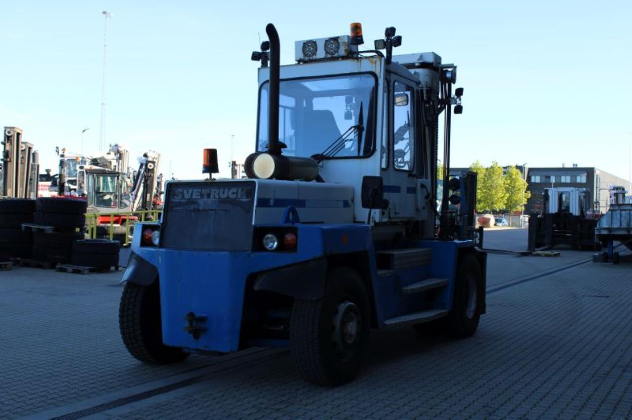 SveTruck 1090-32 - Дизельний навантажувач: фото 3 SveTruck 1090-32 - Дизельний навантажувач: фото 3