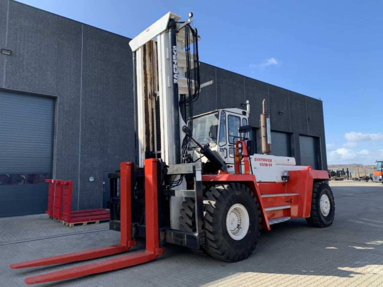 SveTruck 42120-54 - Дизельний навантажувач: фото 2 SveTruck 42120-54 - Дизельний навантажувач: фото 2