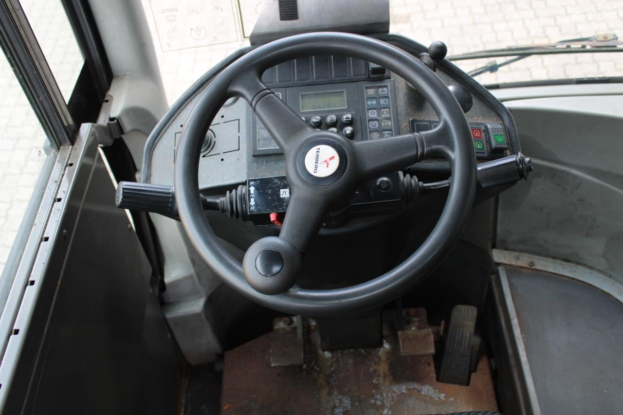 Terberg RT222 - Термінальний трактор: фото 4 Terberg RT222 - Термінальний трактор: фото 4