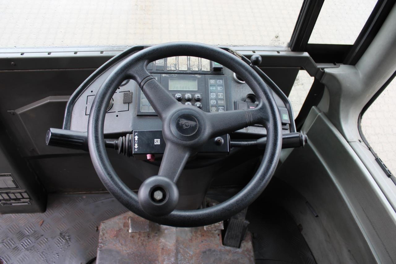 Terberg RT222 - Термінальний трактор: фото 4 Terberg RT222 - Термінальний трактор: фото 4