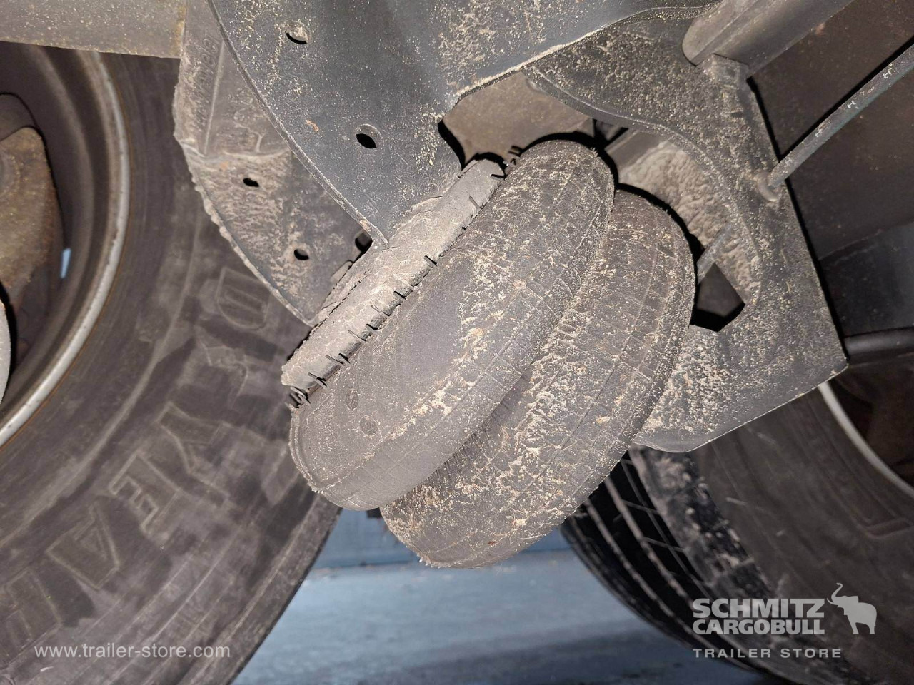 SCHMITZ Auflieger Curtainsider Standard - Тентований напівпричіп: фото 4 SCHMITZ Auflieger Curtainsider Standard - Тентований напівпричіп: фото 4