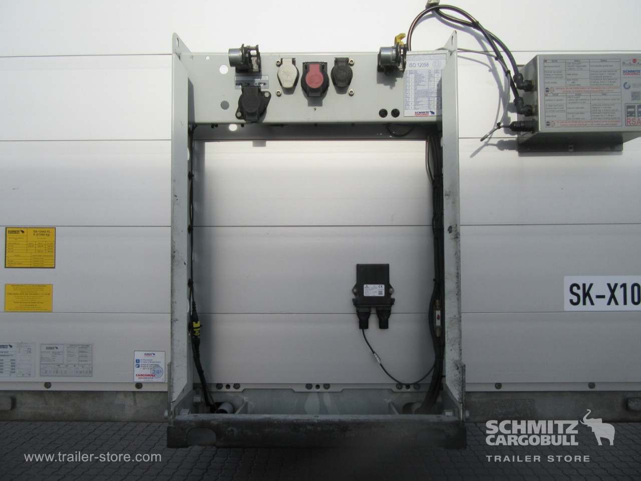 SCHMITZ Auflieger Curtainsider Standard - Тентований напівпричіп: фото 5 SCHMITZ Auflieger Curtainsider Standard - Тентований напівпричіп: фото 5
