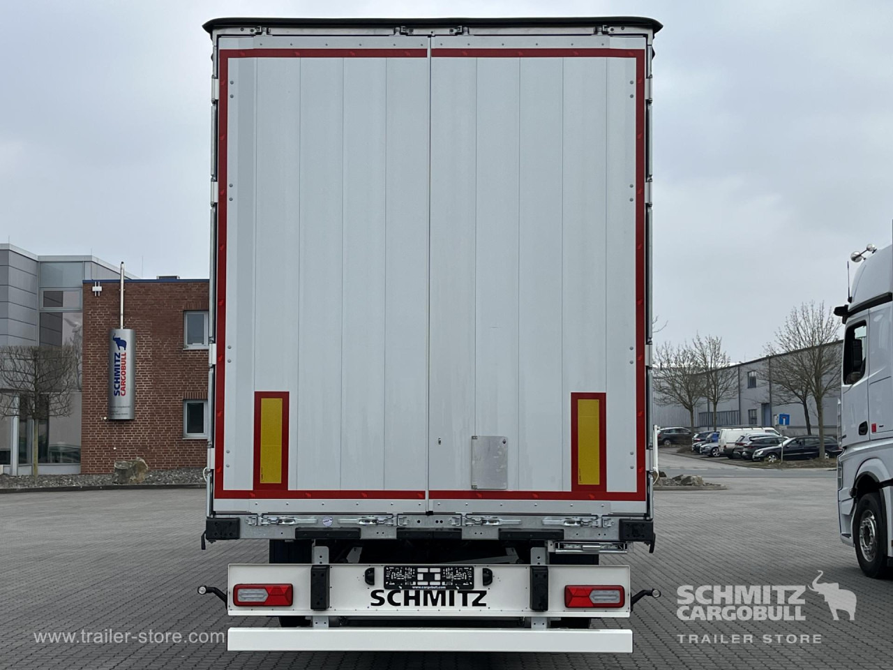 SCHMITZ Auflieger Curtainsider Standard - Тентований напівпричіп: фото 2 SCHMITZ Auflieger Curtainsider Standard - Тентований напівпричіп: фото 2