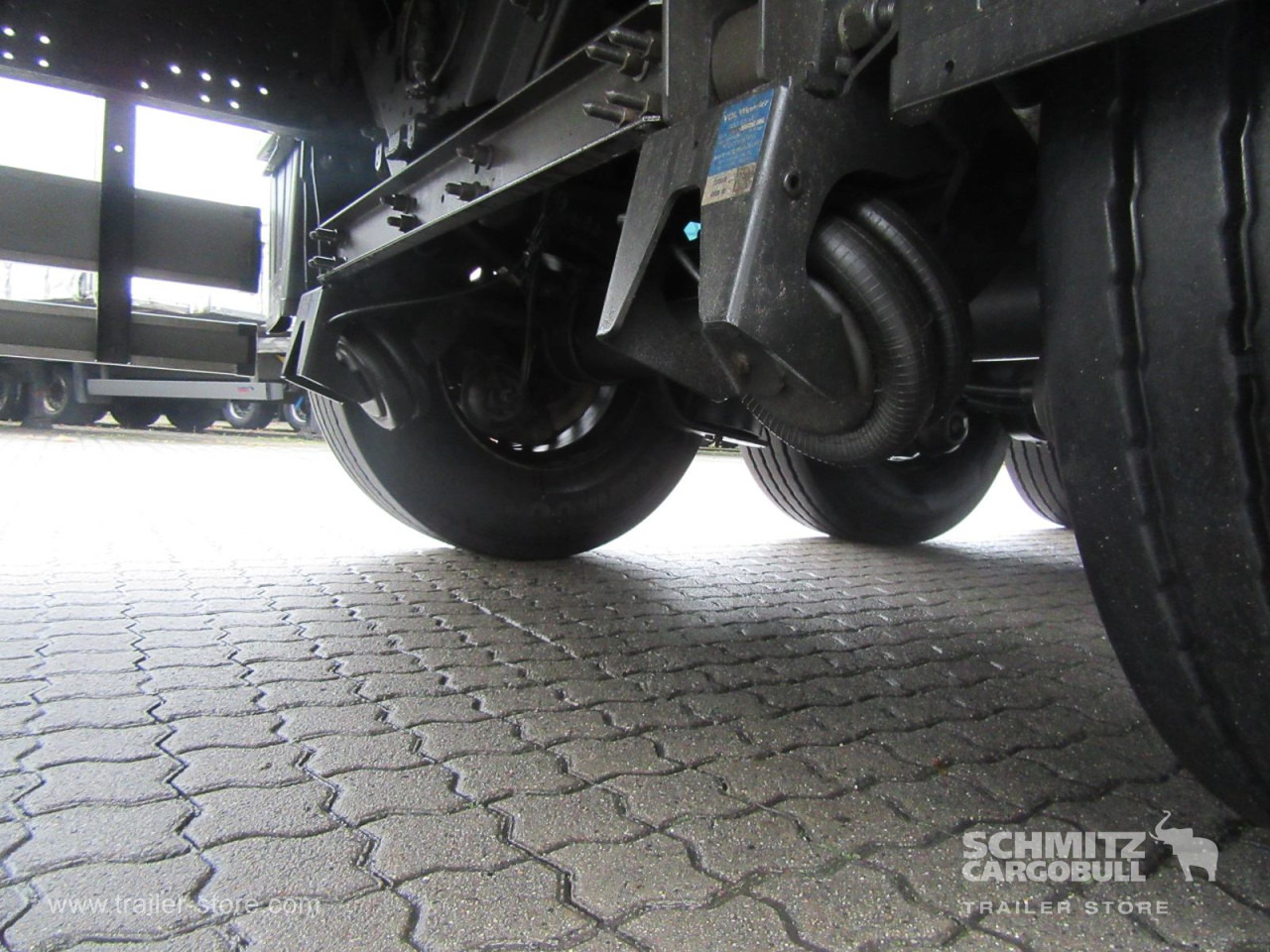 SCHMITZ Auflieger Curtainsider Standard - Тентований напівпричіп: фото 3 SCHMITZ Auflieger Curtainsider Standard - Тентований напівпричіп: фото 3