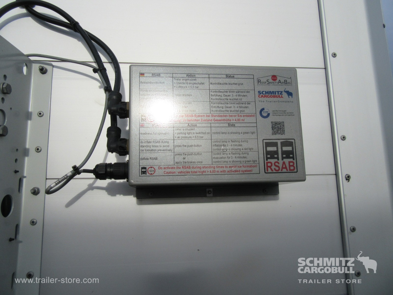 SCHMITZ Auflieger Curtainsider Standard - Тентований напівпричіп: фото 4 SCHMITZ Auflieger Curtainsider Standard - Тентований напівпричіп: фото 4