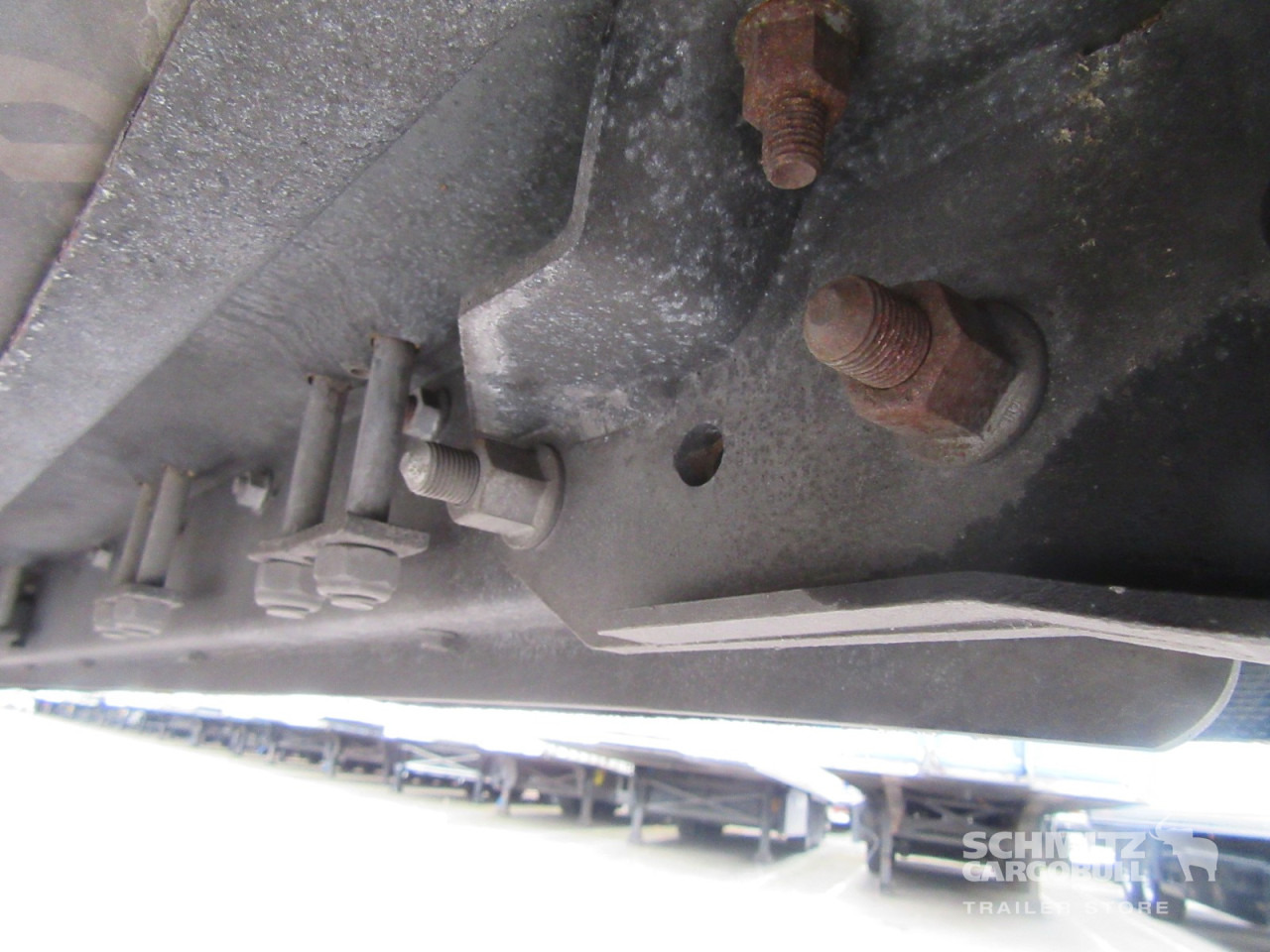 SCHMITZ Auflieger Curtainsider Standard - Тентований напівпричіп: фото 4 SCHMITZ Auflieger Curtainsider Standard - Тентований напівпричіп: фото 4