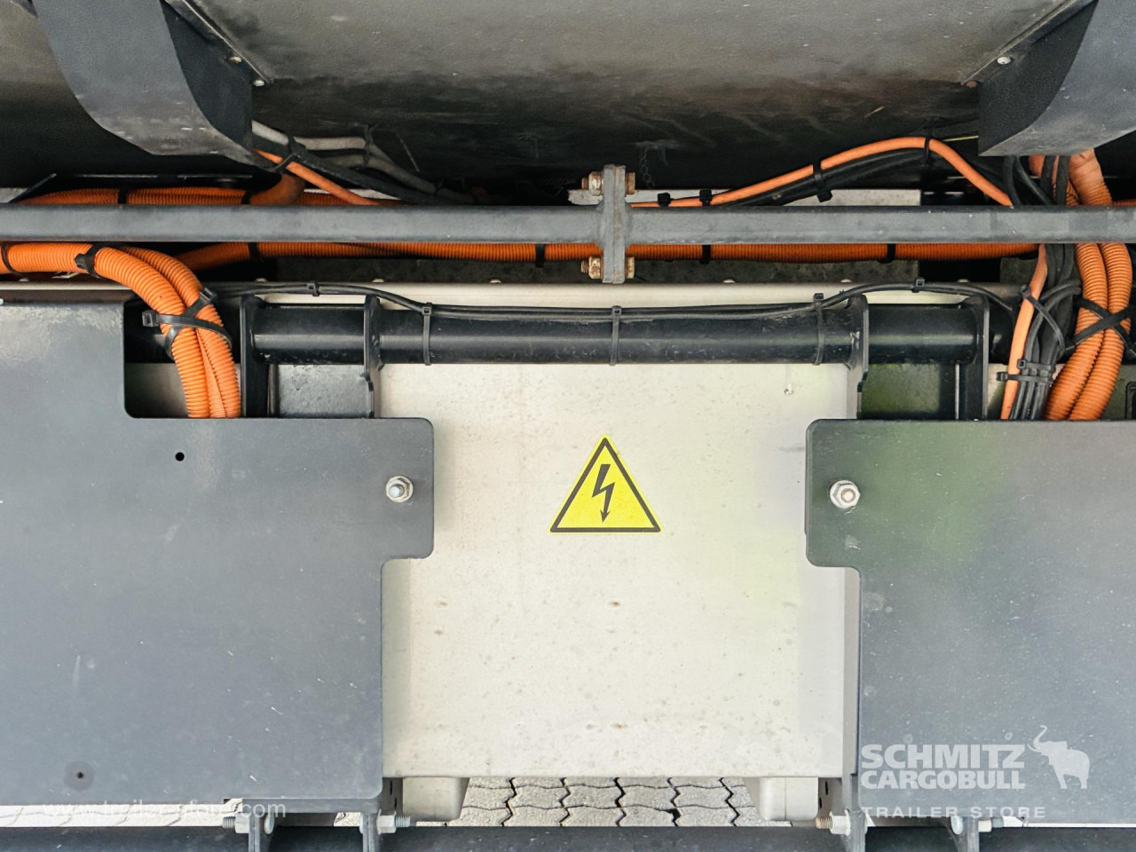 SCHMITZ Auflieger Tiefkühler Multitemp Taillift - Ізотермічний напівпричіп: фото 2 SCHMITZ Auflieger Tiefkühler Multitemp Taillift - Ізотермічний напівпричіп: фото 2