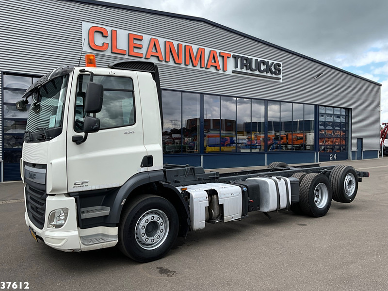 DAF FAN CF 330 Euro 6 Chassis cabine met kraanponton! Just 102.023 km! - Вантажівка шасі: фото 2 DAF FAN CF 330 Euro 6 Chassis cabine met kraanponton! Just 102.023 km! - Вантажівка шасі: фото 2
