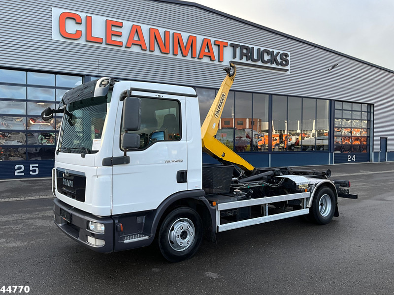 MAN TGL 12.250 Palfinger haakarmsysteem - Гаковий мультиліфт вантажівка: фото 1 MAN TGL 12.250 Palfinger haakarmsysteem - Гаковий мультиліфт вантажівка: фото 1