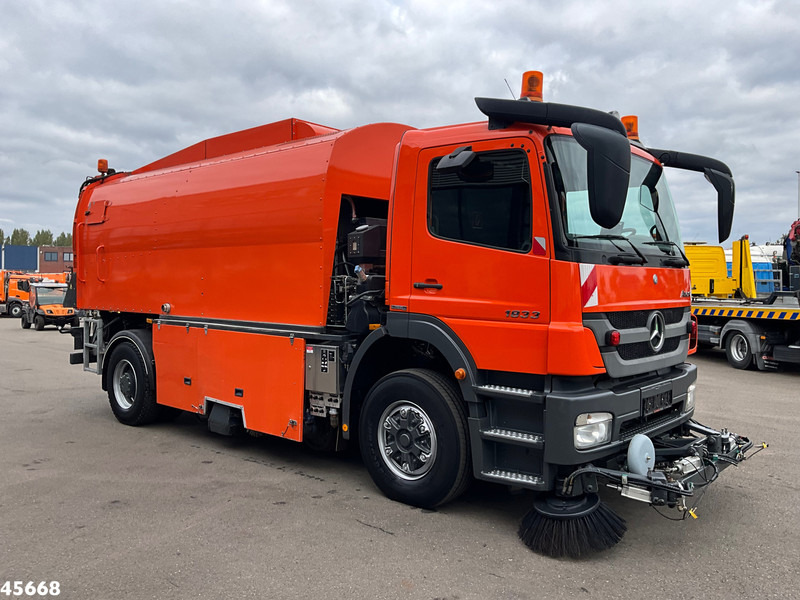 Mercedes-Benz Axor 1833 4x4 Schörling SORF Schienenreinigungs/Railway sweeper Just 38.680 Km! - Підмітально-прибиральна машина: фото 5 Mercedes-Benz Axor 1833 4x4 Schörling SORF Schienenreinigungs/Railway sweeper Just 38.680 Km! - Підмітально-прибиральна машина: фото 5