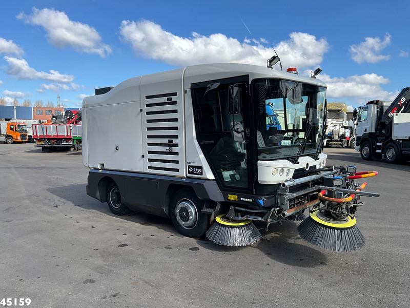 Ravo 540 CD Euro 6 with 3-rd brush - Підмітально-прибиральна машина: фото 4 Ravo 540 CD Euro 6 with 3-rd brush - Підмітально-прибиральна машина: фото 4