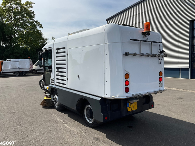 Ravo 540 Euro 6 with 3-rd brush - Підмітально-прибиральна машина: фото 3 Ravo 540 Euro 6 with 3-rd brush - Підмітально-прибиральна машина: фото 3