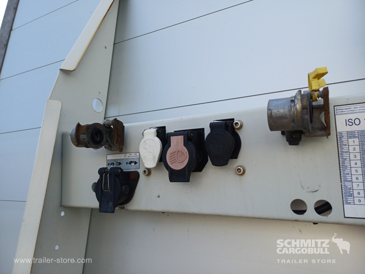 SCHMITZ Auflieger Curtainsider Mega - Тентований напівпричіп: фото 2 SCHMITZ Auflieger Curtainsider Mega - Тентований напівпричіп: фото 2