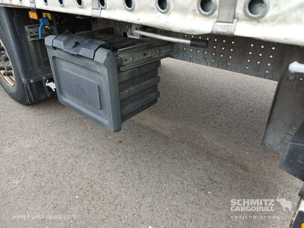 SCHMITZ Auflieger Curtainsider Standard - Тентований напівпричіп: фото 5 SCHMITZ Auflieger Curtainsider Standard - Тентований напівпричіп: фото 5