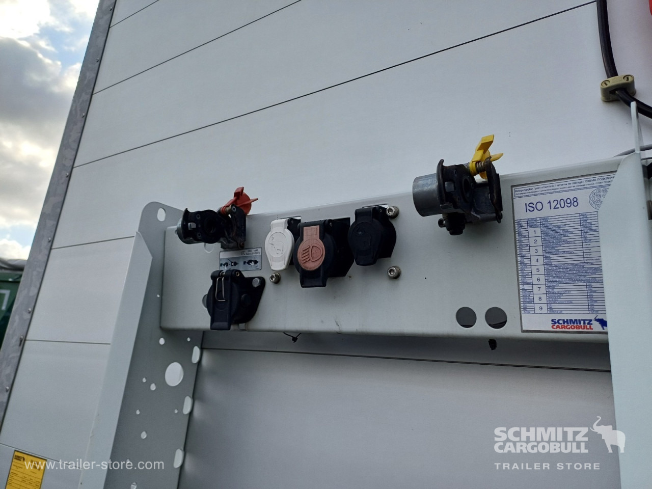 SCHMITZ Auflieger Curtainsider Standard - Тентований напівпричіп: фото 2 SCHMITZ Auflieger Curtainsider Standard - Тентований напівпричіп: фото 2