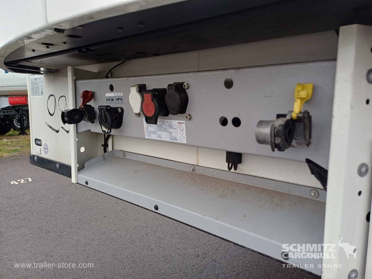 SCHMITZ Auflieger Tiefkühler Fleischhang - Ізотермічний напівпричіп: фото 2 SCHMITZ Auflieger Tiefkühler Fleischhang - Ізотермічний напівпричіп: фото 2
