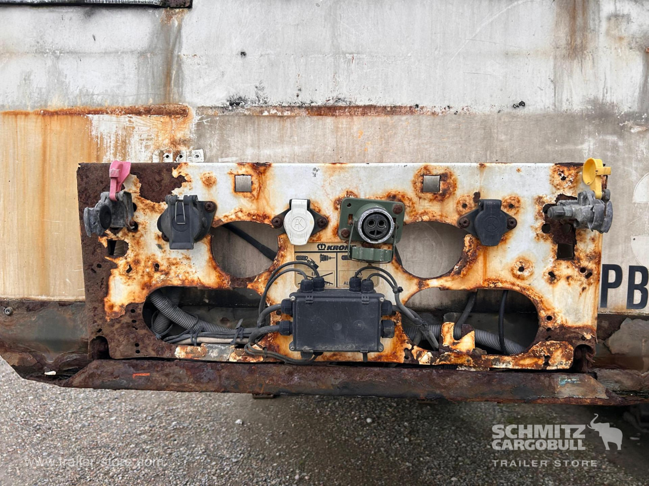 KRONE Reefer Standard Taillift - Ізотермічний напівпричіп: фото 2 KRONE Reefer Standard Taillift - Ізотермічний напівпричіп: фото 2