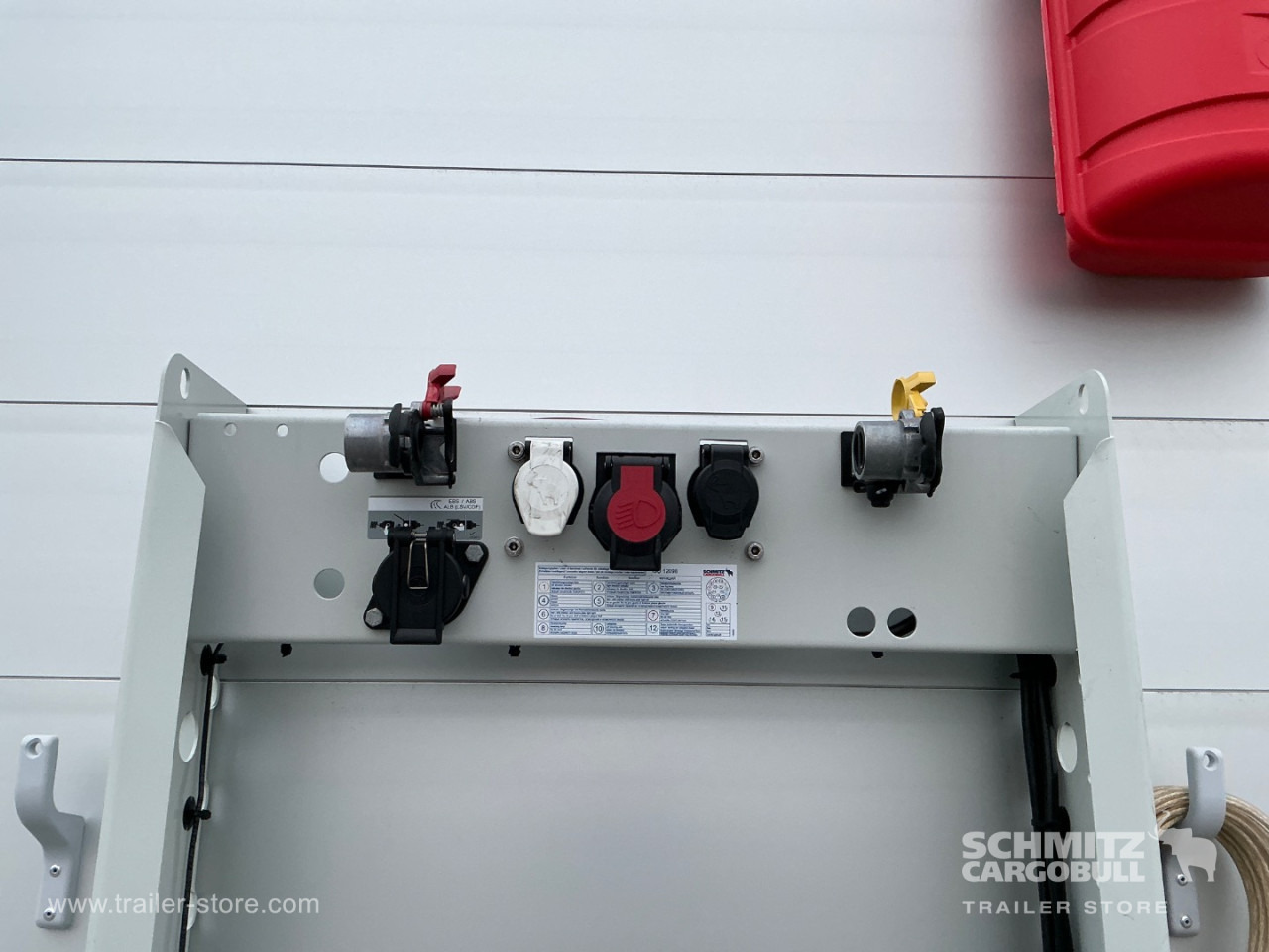 SCHMITZ Curtainsider Mega - Тентований напівпричіп: фото 4 SCHMITZ Curtainsider Mega - Тентований напівпричіп: фото 4